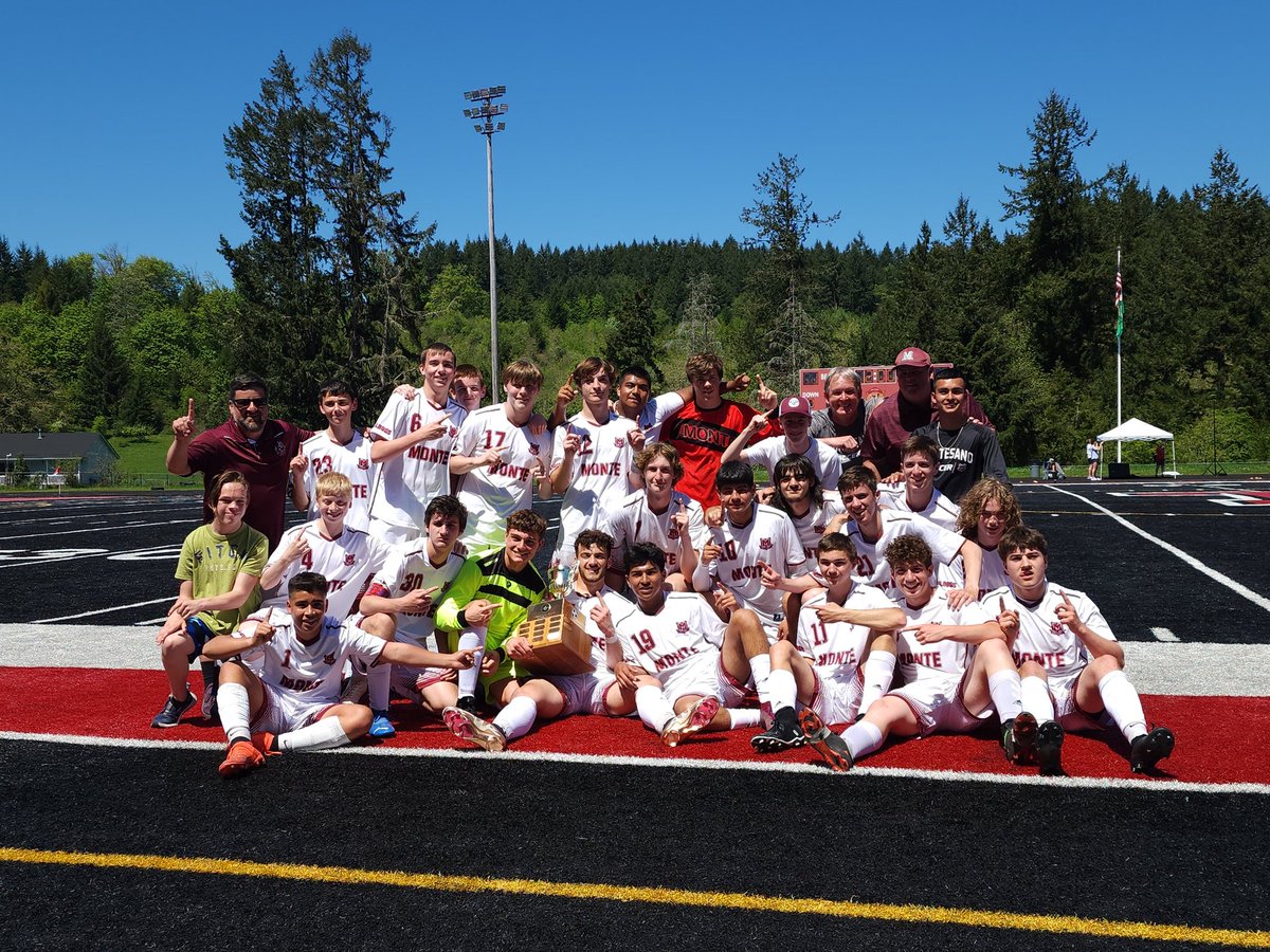 DW_GHSports's tweet photo. BREAKING: @MontesanoSoccer beats Seton Catholic 2-1 (4-2 on penalty kicks) to win the 1A District 4 championship  in Tenino.
Felix Romero GW PK
Jayden McElravy 1 save in shootout.
First district title for Monte boys in school history.
#wasoccer #WIAA https://t.co/WcX92nzHeU