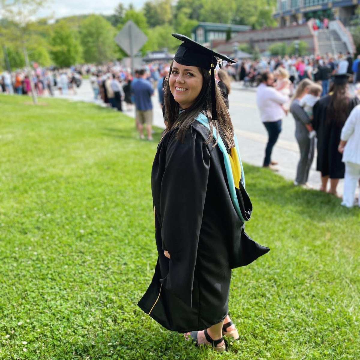 MrsRobertsACHS's tweet photo. Got my fancy sleeves today 💛🎓 #AppStateAlum https://t.co/FWlIL483db