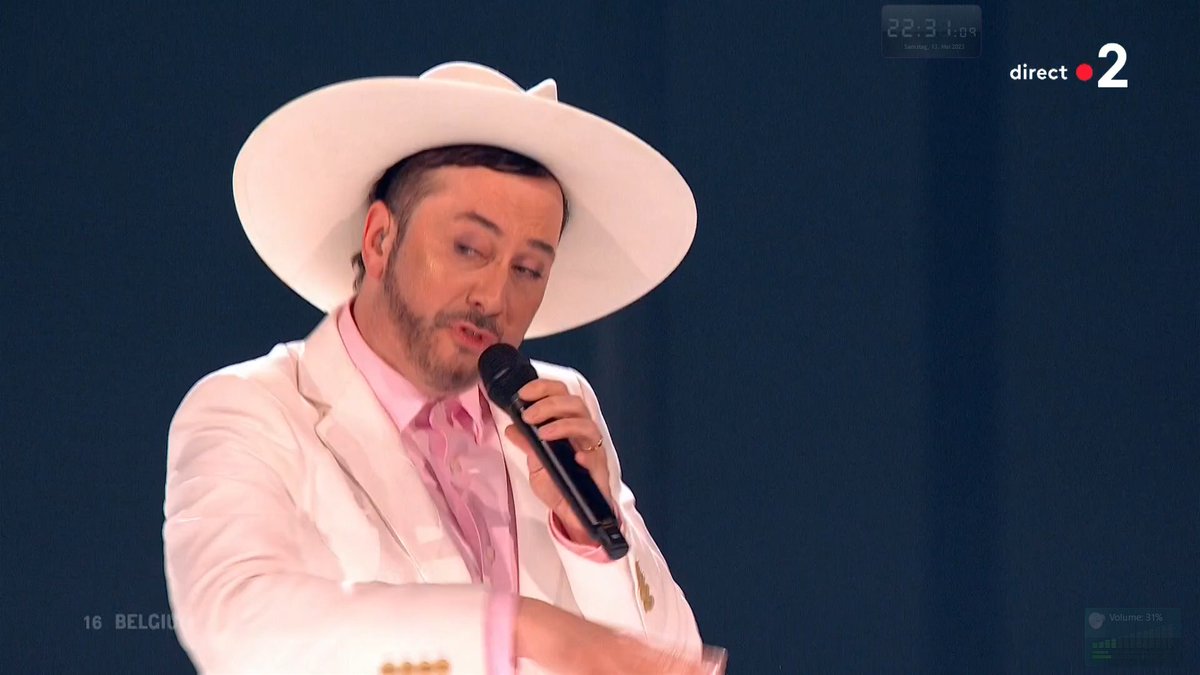 PascalTcho's tweet photo. #Eurovision  BELGIQUE :
Les Belges qui chantent en ANGLAIS !  
Complètement fêlés, nos voisins et amis belges ! https://t.co/aDLflScc9m