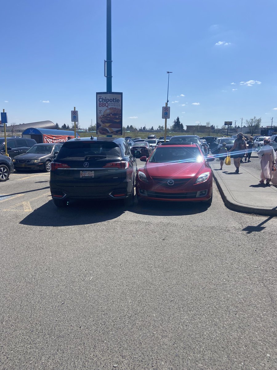 CdnReggie's tweet photo. Top prize for the worst parking I have ever seen https://t.co/wYjGpNdCYL