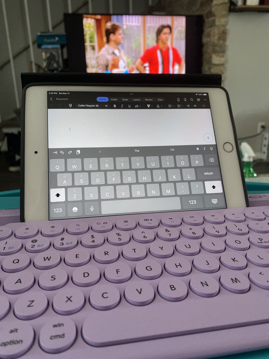 daphneishwrites's tweet photo. When you completely scrap what you have of your 1st Draft because you’re going in a new direction with your book. 🙃 #writerprobs #redo https://t.co/ZFr49Jnupt
