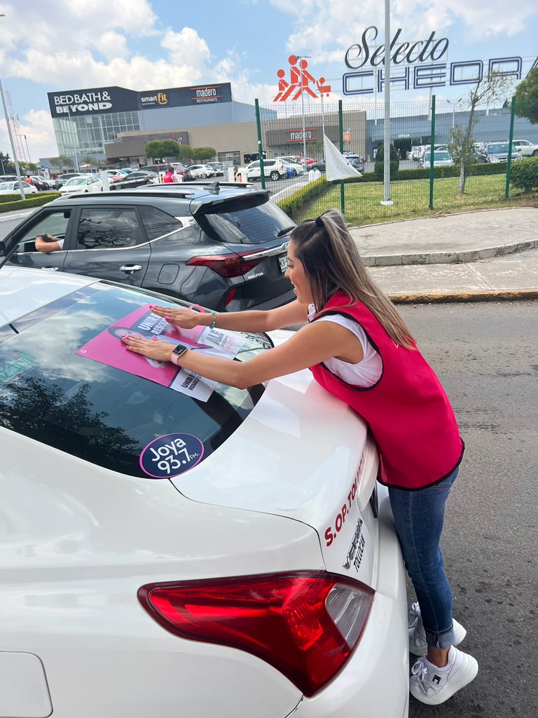 JessicaMorenoE's tweet photo. Sábado de #microperforados en los cruceros 🚙🚗🚦 de #Metepec con todo el ánimo de las y los #VoluntariosValientes. Gracias gracias por seguir sumándose! Vamos a ganar este 4 de junio con #AleDelMoral 👊🏻👊🏻 @AlejandraDMV @Mariano_Camacho https://t.co/thxlT8Xm9P