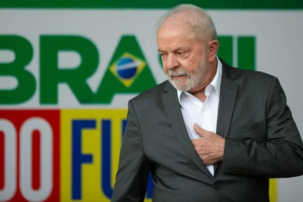 Metropoles's tweet photo. ➡️Lula homenageia mãe, dona Lindu: “Tudo que eu aprendi na vida, foi com ela”

A mãe de Lula, Eurídice Ferreira de Mello , a dona Lindu, morreu em 1980, aos 64 anos, vítima de um câncer

Leia: https://t.co/opwq1pjz3M https://t.co/LkdxnQnuzS