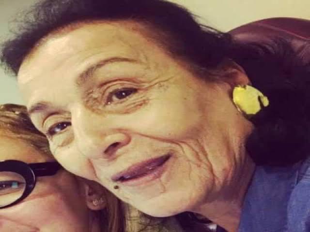 في ذمة الله الاستاذة الاذاعية العظيمة صديقة حياتي ورئيس الفضائية المصرية سابقا رحلت اليوم الاستاذة والمعلمة القدوة والمدرسة في المهنية والانسانية. حزينة لفراق هذه الايقونة في الاحتراف ودماثة الخلق والرقي والاحترام والصوت المميز عملنا معا في تأسيس قنوات روتانا سينما مغامرة ابداعية