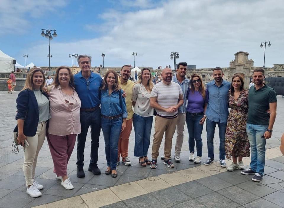 CastherLaura's tweet photo. Hemos disfrutado de #Mueca con los compañeros y compañeras del @psoeptodelacruz una ciudad viva gracias a la buena gestión de Marco y su equipo. #esnuestromomento
#tenerifeconfundamento https://t.co/emRXe9RLwD