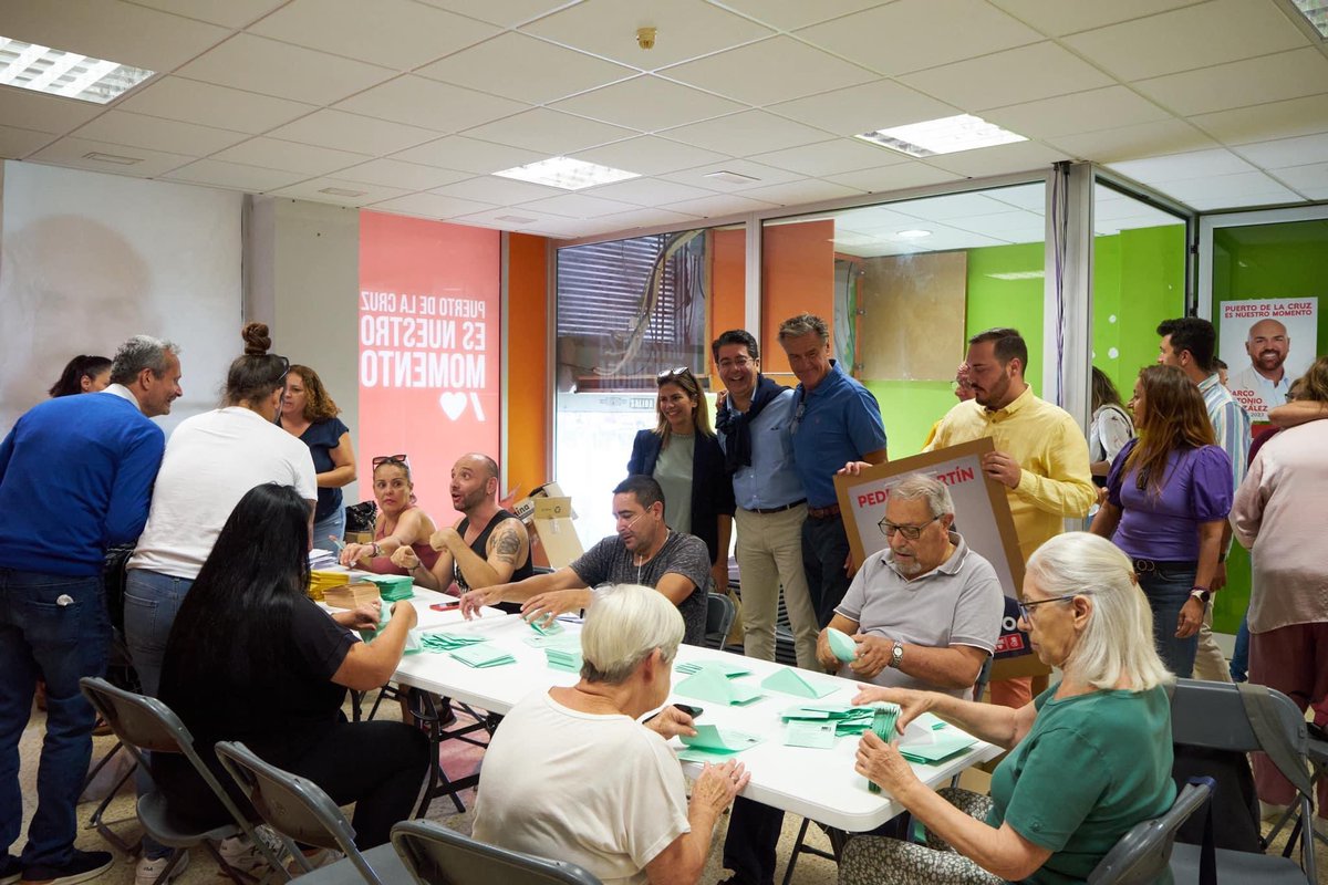 CastherLaura's tweet photo. Hemos disfrutado de #Mueca con los compañeros y compañeras del @psoeptodelacruz una ciudad viva gracias a la buena gestión de Marco y su equipo. #esnuestromomento
#tenerifeconfundamento https://t.co/emRXe9RLwD