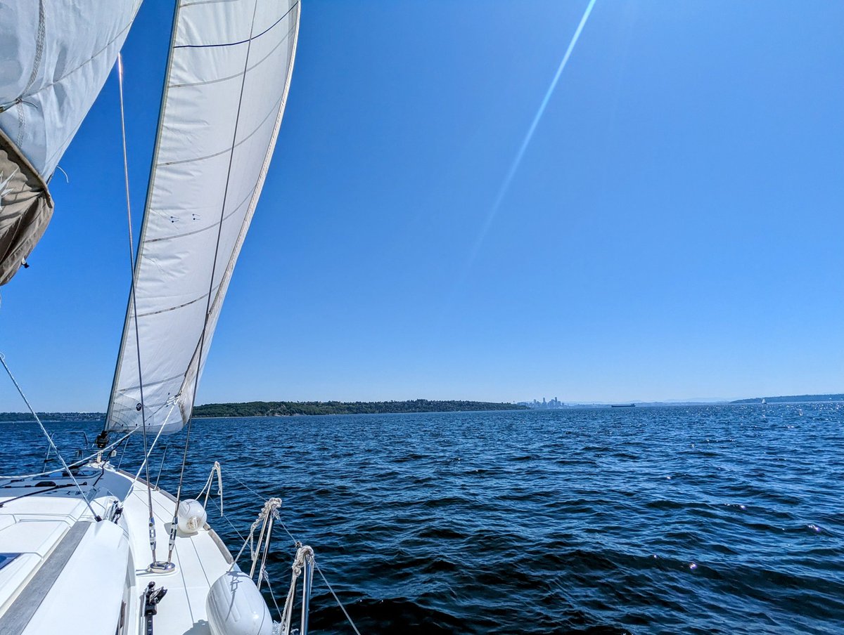 gurkhali's tweet photo. Nothing like #pnw when it's sunny and warm @ShannonODKOMO https://t.co/cyp18Am2aR