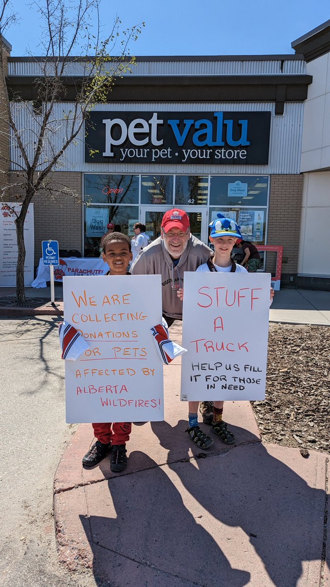 What a beautiful day to help support other Albertans and their pets in need!

We are at @PetValuDrValley until 4pm.

42-1221 Canyon Meadows Drive SE

@heroshockey @petvalu #companionsforchange @RKerrYYC