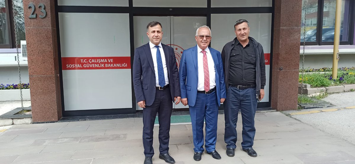 kocanebi's tweet photo. Gaziantep’te uygulanacak olan, Türkiye’nin en büyük, AB arı sütü üretim projesinin protokolünü imzaladık.
Desteklerinden dolayı;
Bir önceki dönem Adalet Bakanımız Sayın @abdulhamitgul’e,
Gaziantep Büyük Şehir Belediye Başkanımız Sayın @FatmaSahin’e, https://t.co/QCcSmObYAM