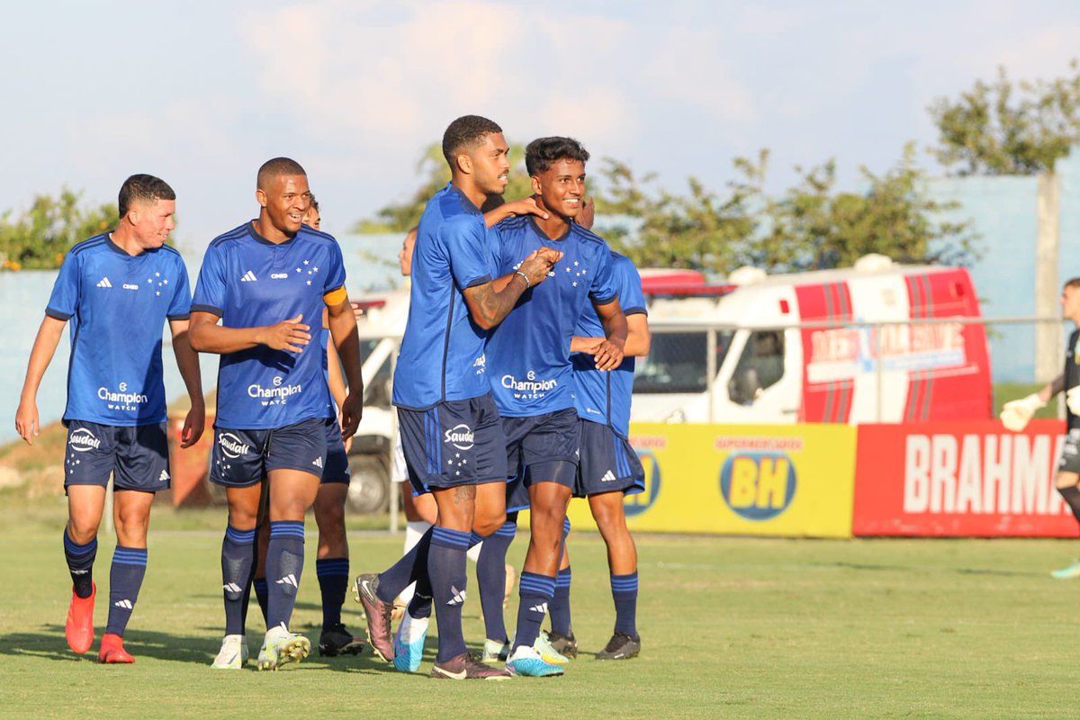 DOIS JOGOS, DUAS VITÓRIAS! 🔥

Nossos #CriasDaToca venceram o Uberlândia na Toca da Raposa 2, por 4 a 0. Foi a segunda vitória seguida no Campeonato Mineiro Sub-20!

⚽️ Os gols foram marcados por Ítalo Isaac e Ruan Índio (3).

VAMOS POR MAIS, MEUS CRIAS!

📸 Bruno Neves/@bh_foto