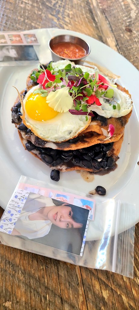 TaeTaes92's tweet photo. Brunch with the Yoonhoes really consisted of pcs, tangerines in the purse, cat tattoo, and yoongi of course. 💜 https://t.co/qhbO4uG6Nq