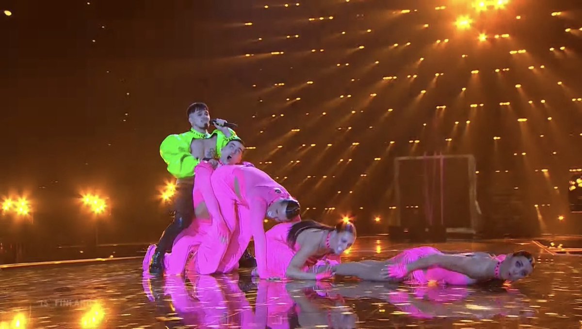 DimaSpider's tweet photo. Вот оно, сегодняшнее #Eurovision . 🤮 Пидоры, трансы и другие уроды. Чтож, вы этого достойны! Это уже не конкурс песни или голосов, а цирк уродов. #евровидение https://t.co/UmqfY0g7qB