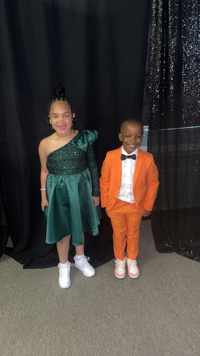 CoachWelch_'s tweet photo. SNEAKER BALL!!! #RyleeMarie #StudentOfTheMonth https://t.co/VVQyKlp2Jm