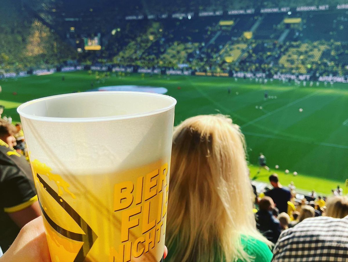 ATFootball_1's tweet photo. Going to spam photos of today now because it was unbelievably good! 🖤💛
#derbvb #bvb09 #dortmund https://t.co/9UrfnwHvOB