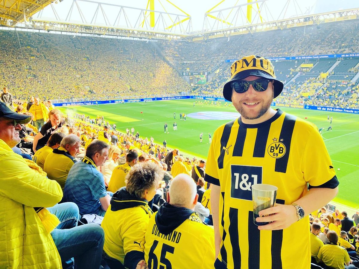 ATFootball_1's tweet photo. Going to spam photos of today now because it was unbelievably good! 🖤💛
#derbvb #bvb09 #dortmund https://t.co/9UrfnwHvOB