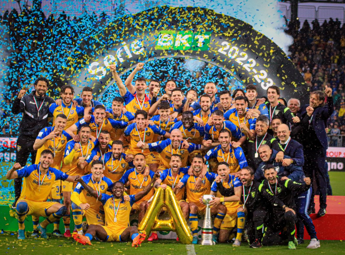 Fr_Cal_1928's tweet photo. FROSINONE CAMPIONE🥇🏆 💛💙

#FrosinoneGenoa #frosinonecalcio https://t.co/ZGL1Tk5UuT