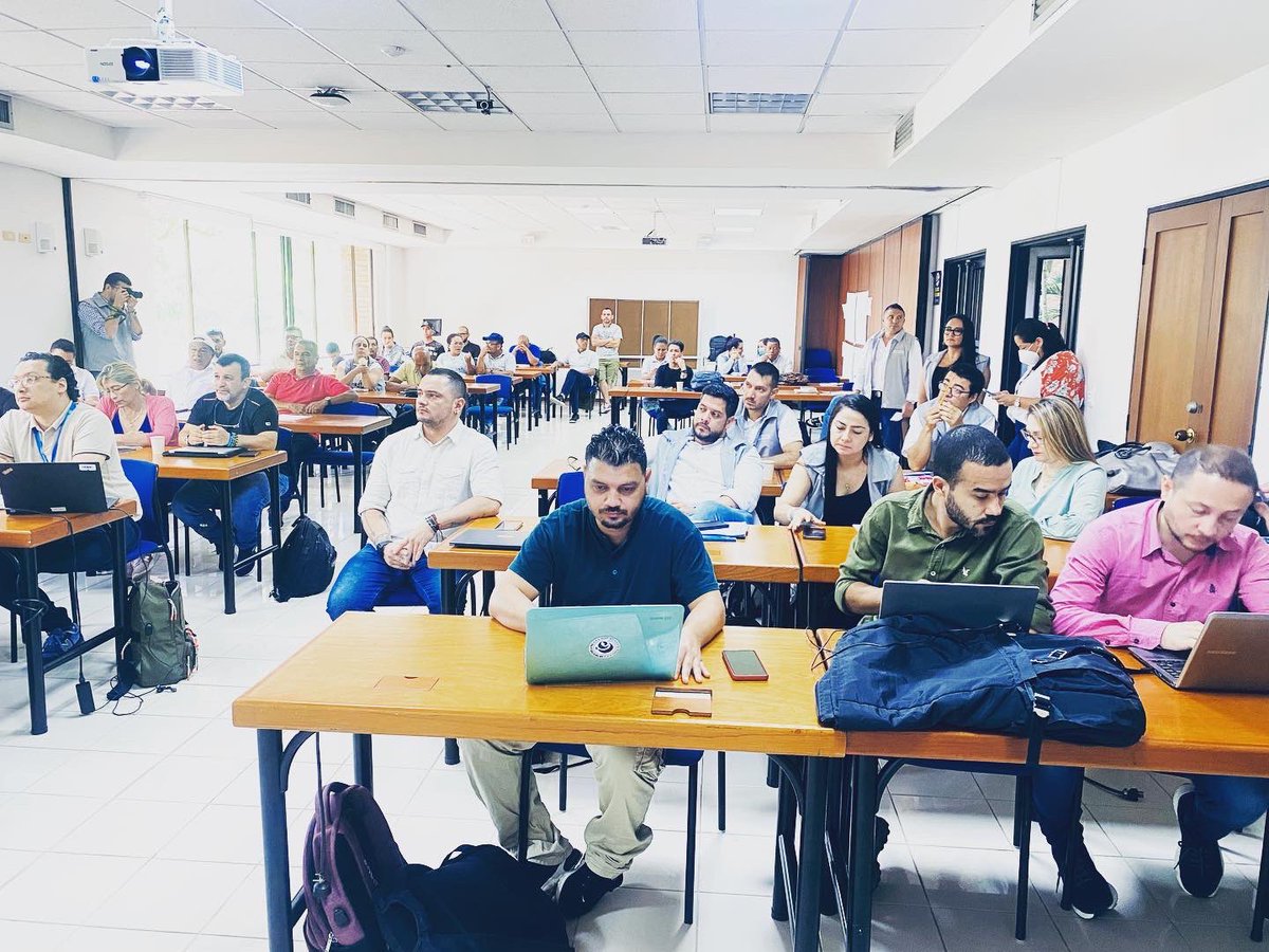 FedecomunS's tweet photo. 𝐥𝐚𝐬 𝐟𝐨𝐫𝐦𝐚𝐬 𝐚𝐬𝐨𝐜𝐢𝐚𝐭𝐢𝐯𝐚𝐬 𝐝𝐞𝐥 𝐝𝐞𝐩𝐚𝐫𝐭𝐚𝐦𝐞𝐧𝐭𝐨 𝐝𝐞𝐥 𝐕𝐚𝐥𝐥𝐞 𝐝𝐞𝐥 𝐂𝐚𝐮𝐜𝐚, 𝐣𝐮𝐧𝐭𝐨 𝐚 𝐥𝐚 𝐀𝐑𝐍 y ONU reunidos en un ejercicio de diagnóstico  y análisis en diferentes ámbitos de nuestras iniciativas. https://t.co/uObUQa4lUY