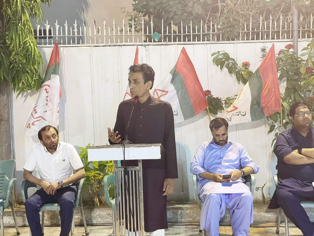 ORCMQM's tweet photo. ایم کیو ایم پاکستان کے اہم ذیلی شعبے/ یوتھ فورم کو ازسرنو منظم کرنے کے لیے یوتھ فورم کے اراکین اور نئے شامل ہونے والے نوجوانوں سے کنوینئر ڈاکٹر خالد مقبول صدیقی سینئر ڈپٹی کنوینئرز سید مصطفیٰ کمال اور ڈاکٹر فاروق ستار کی ملاقات۔

#MQMPakistan
#MardumShumariHumariRedLine https://t.co/PmbT2h9Hka