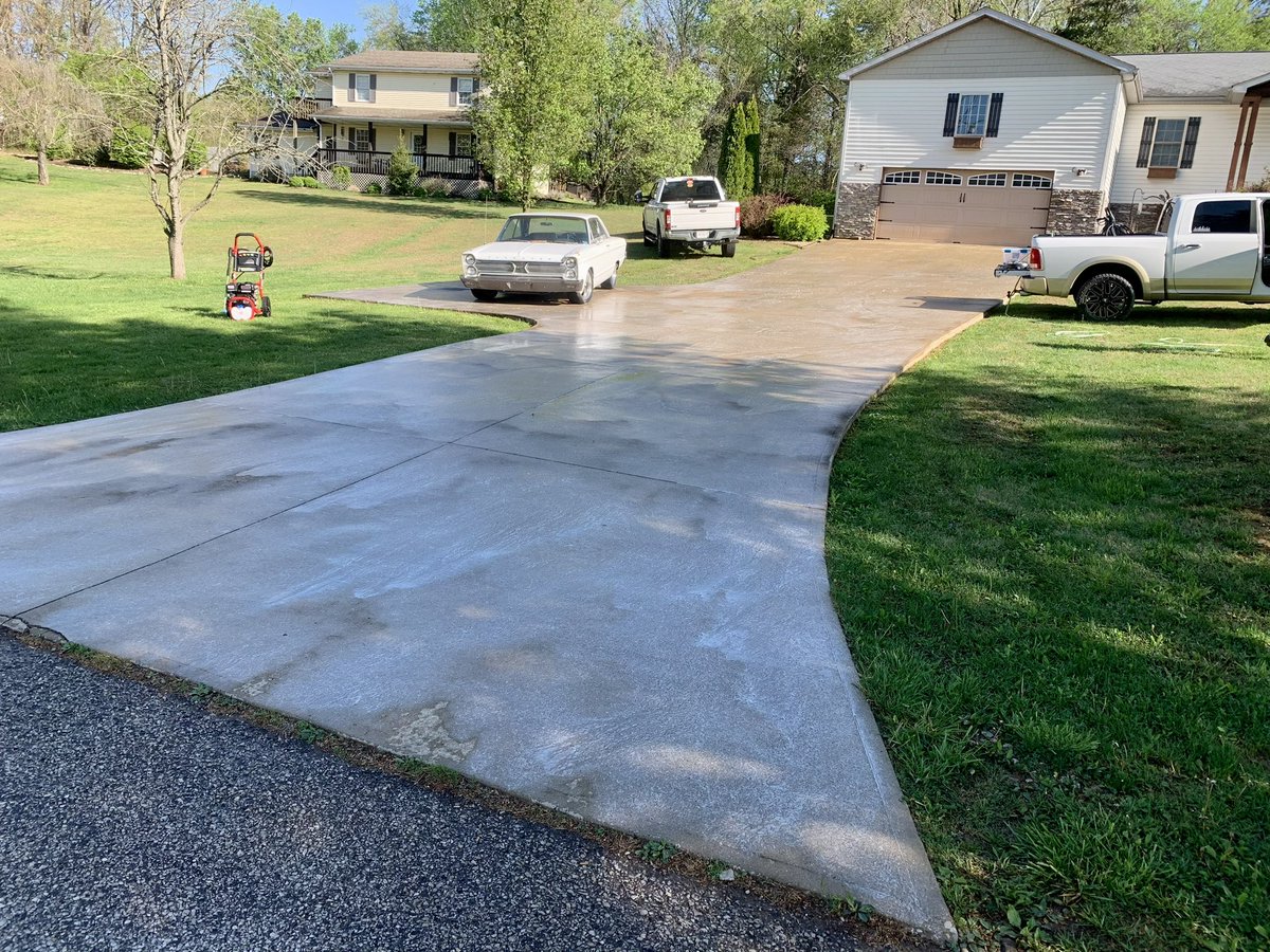 coachabel7's tweet photo. Those of you in the Martin County area don’t hesitate to reach out to Clark’s Exteriors. https://t.co/LVp3NBDRqD