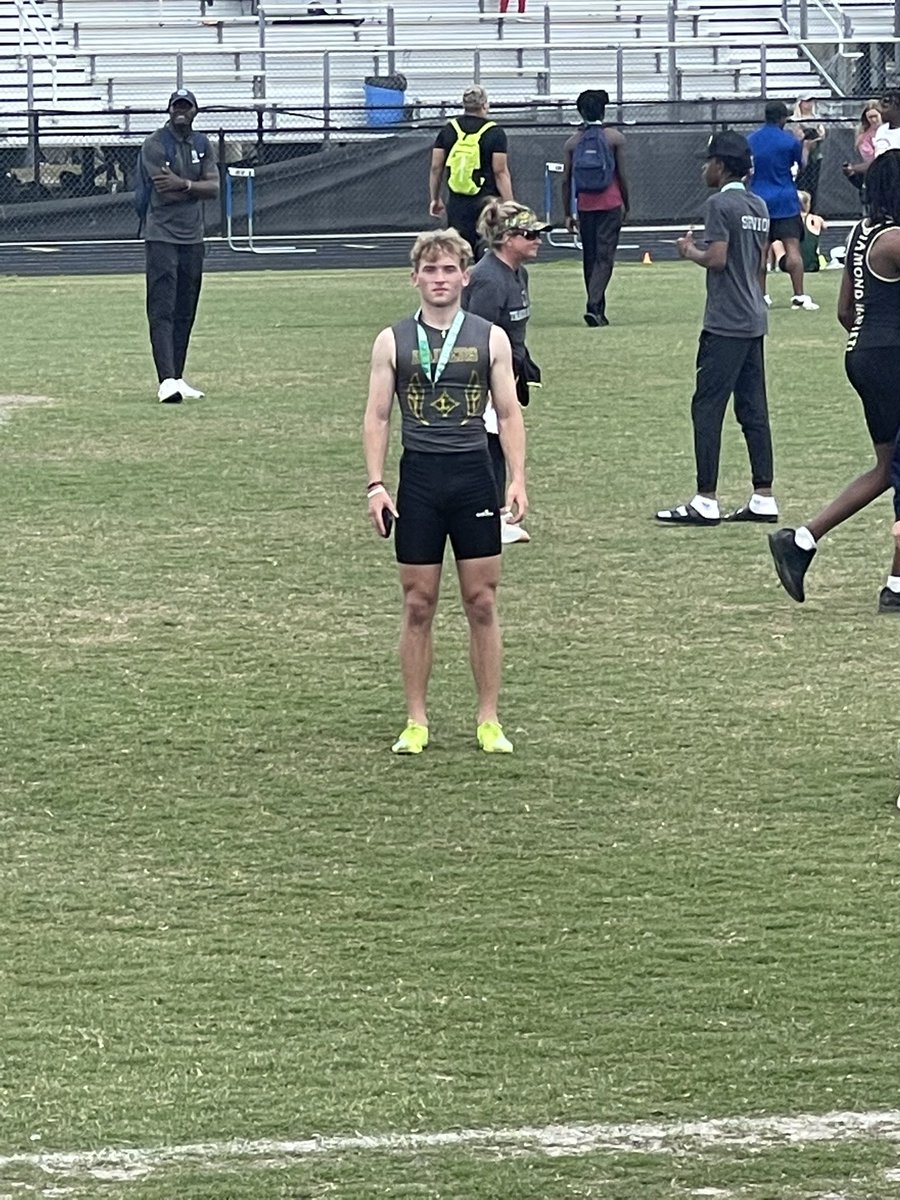 LD55HSTrack's tweet photo. @CaysonElledge State Bound once again in the 400 meters #TWRJAT #2x #Character #Will2Win #LeaderNotFollower https://t.co/jefqHAzkLL