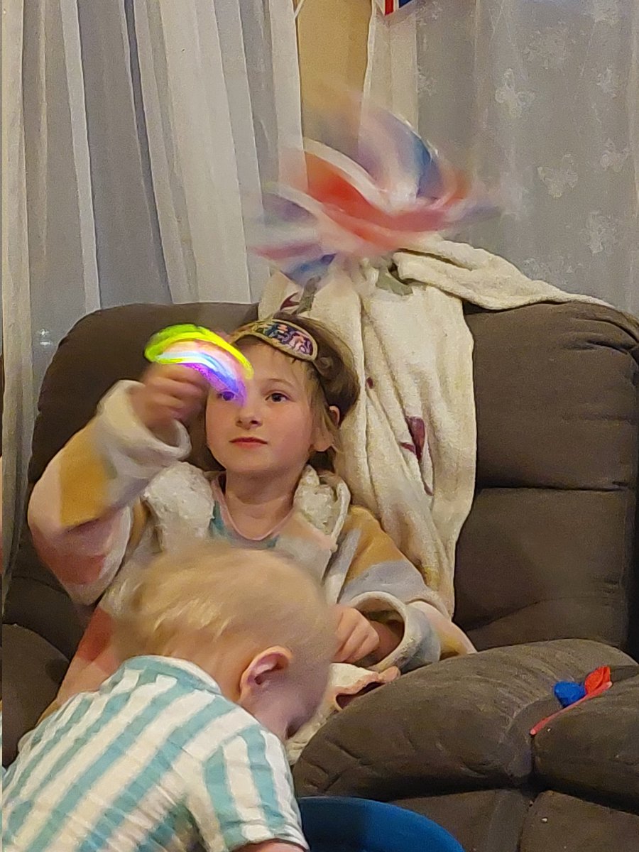 Toria_ratcliffe's tweet photo. @bbceurovision Glow sticks ✅️
Union Jack's
Pyjamas✅️
Food✅️
We are all ready https://t.co/MuFmUntoi5