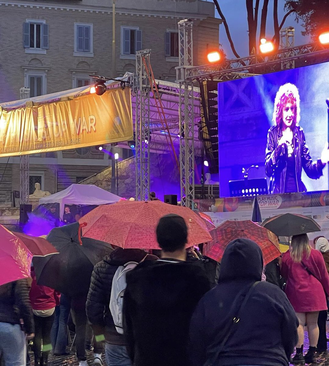 🎶 #Invitalia a supporto di #playmusicstopwar il concerto gratuito di <a href="/santegidionews/">Comunità di Sant'Egidio</a> con artisti di tutta italia per dire no alla guerra.

🎧 Siamo qui anche per incontrare tanti ragazzi, forse qualcuno ha già un’idea di business e scoprirà che non è così difficile realizzarla?!