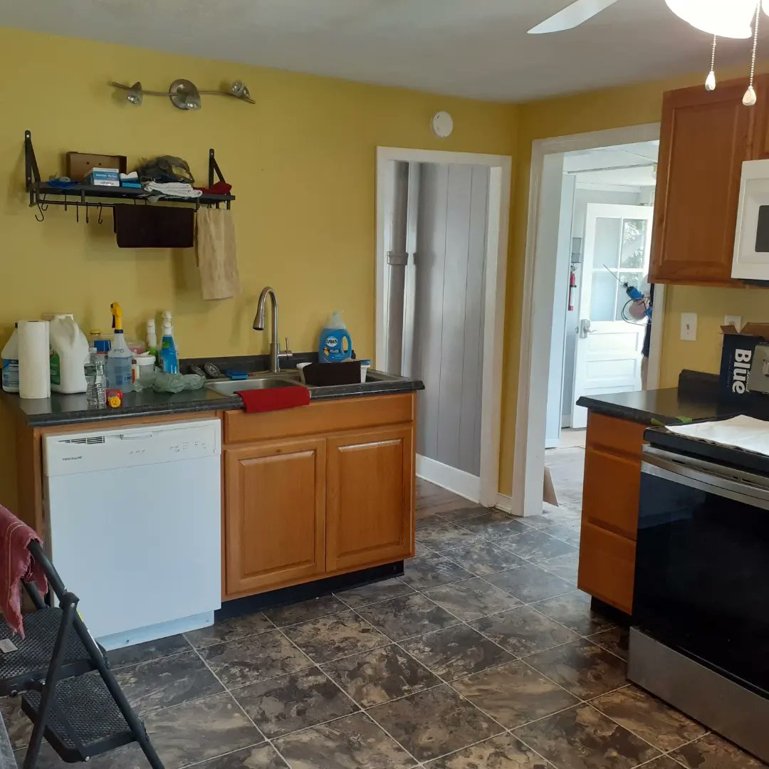 Whit1_22_73's tweet photo. Painted our new kitchen yellow. 😁 https://t.co/vJBxI9tPbh