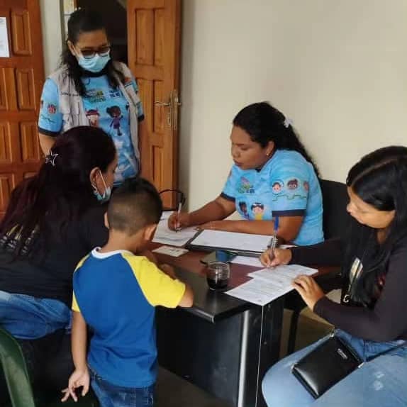 FDN_GranSabana's tweet photo. ❤️ Programa Vida y Salud sigue atendido las poblaciones más vulnerables de la Gran Sabana 

✅  La Fundación del Niño de la Gran Sabana recibió a pacientes a través de este con especial atención en beneficiar a habitantes de escasos recursos

#RespetoALaSoberanía https://t.co/w5hUUcfFs1