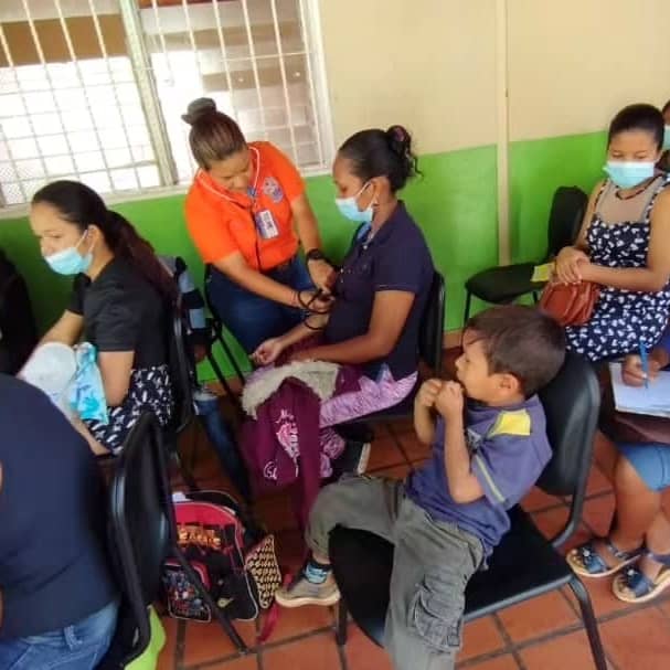 FDN_GranSabana's tweet photo. ❤️ Programa Vida y Salud sigue atendido las poblaciones más vulnerables de la Gran Sabana 

✅  La Fundación del Niño de la Gran Sabana recibió a pacientes a través de este con especial atención en beneficiar a habitantes de escasos recursos

#RespetoALaSoberanía https://t.co/w5hUUcfFs1