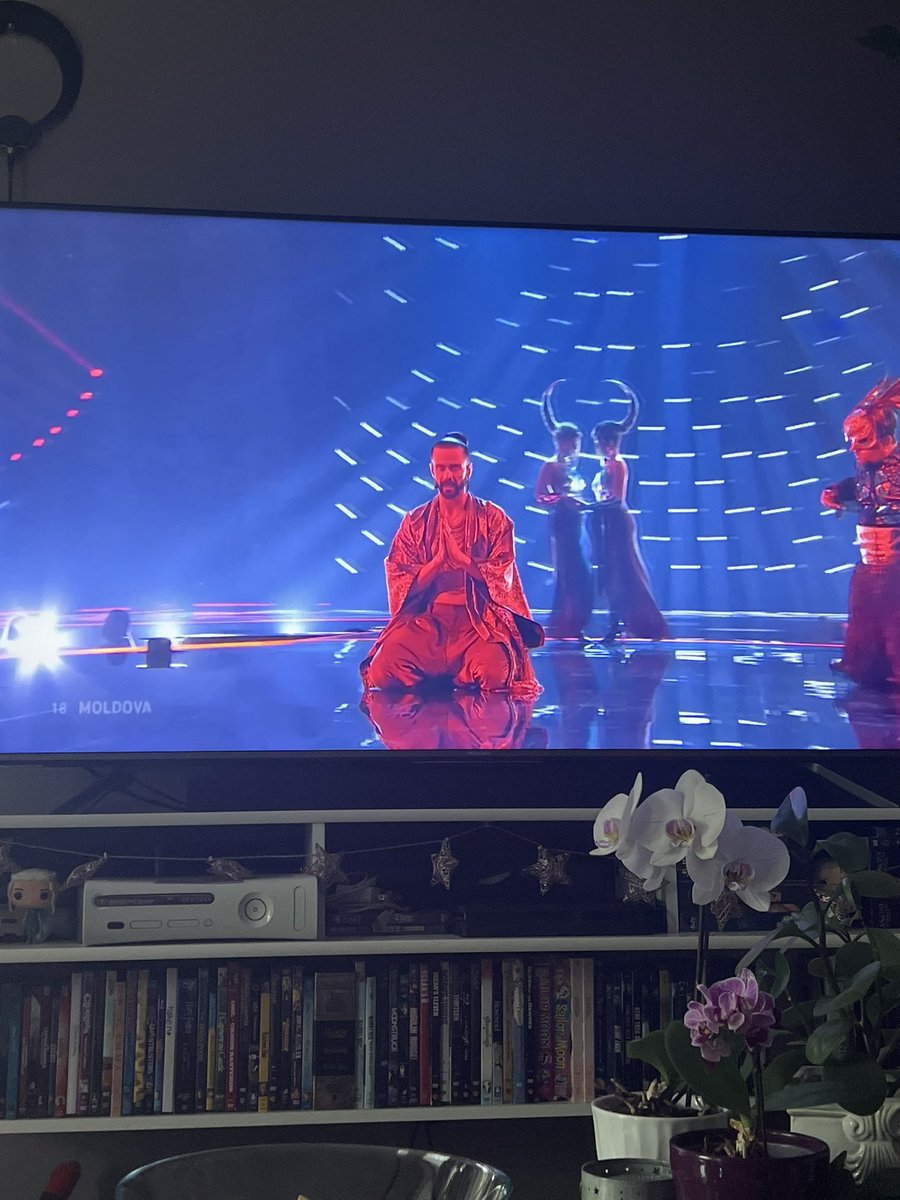 olagronski's tweet photo. The Gang Does #Eurovision 

@RMcElhenney is this you? https://t.co/naXtuS9pyP