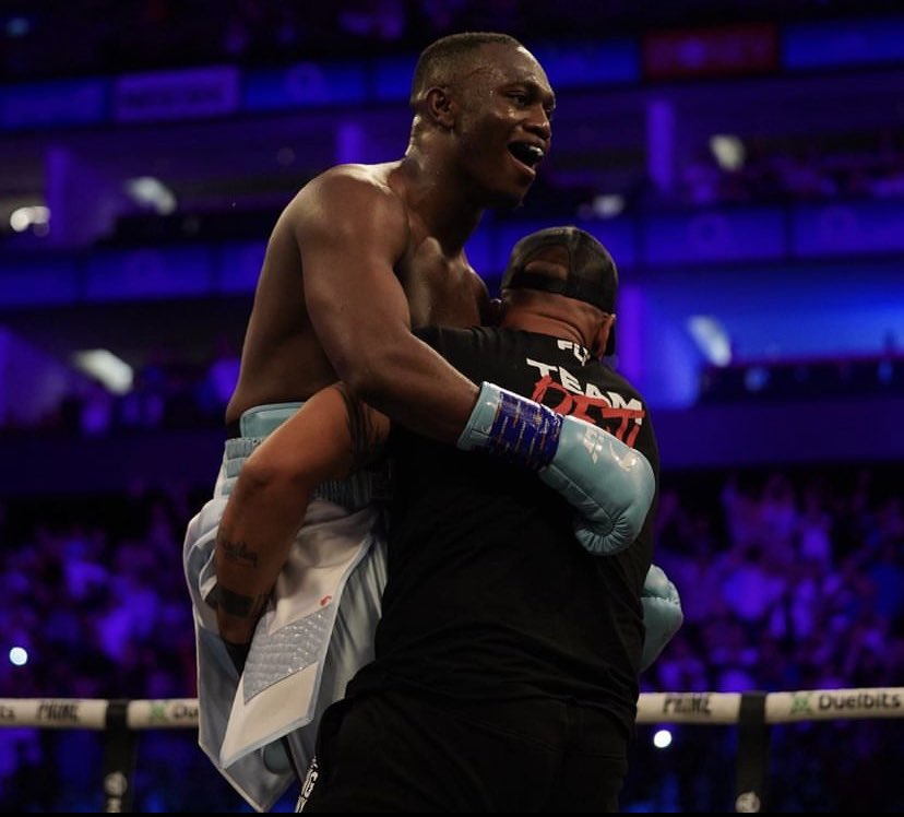 ksinews_'s tweet photo. The tank has done it again, Deji defeats Swarmz by Unanimous Decision ❤️
#KSIFournier https://t.co/z7oc86hv3f