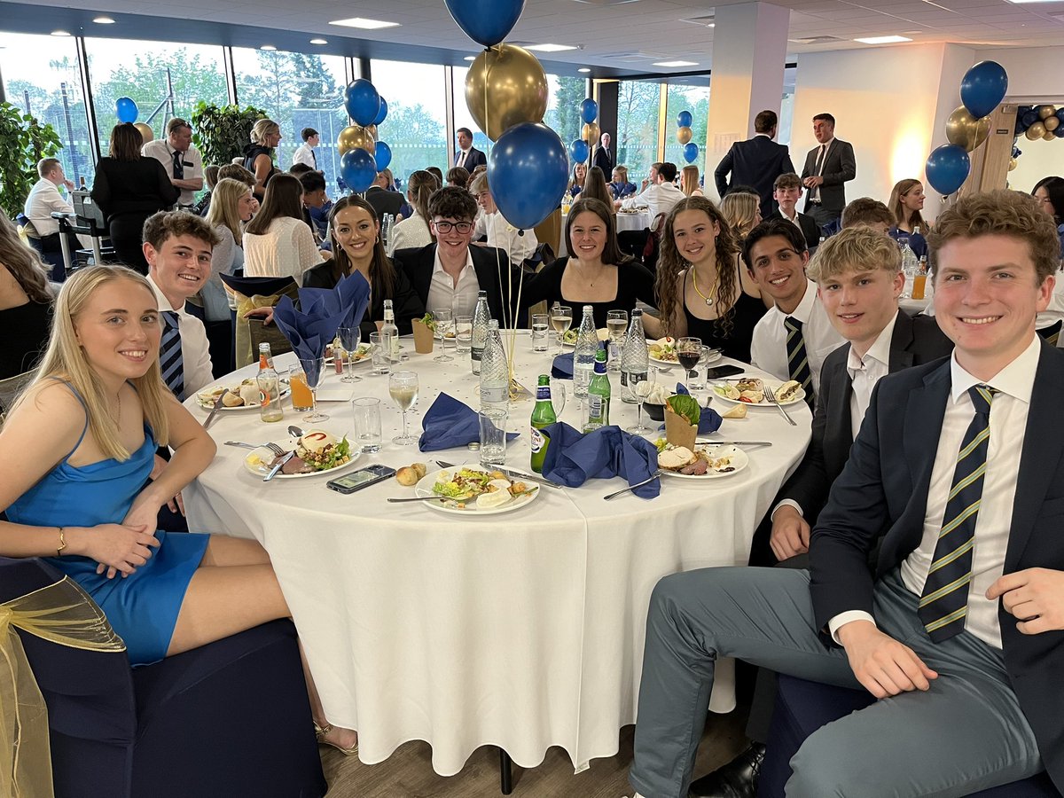 ReptonLife's tweet photo. A truly fantastic evening down at the Sporting dinner. A brilliant atmosphere as the pupils enjoyed celebrating 🥳 the success of all the teams this year. Huge thanks 🙏🏻 to Ben and his team for producing such a sensational meal for all to enjoy. A great night @ReptonSport https://t.co/rlVYJCFv3a