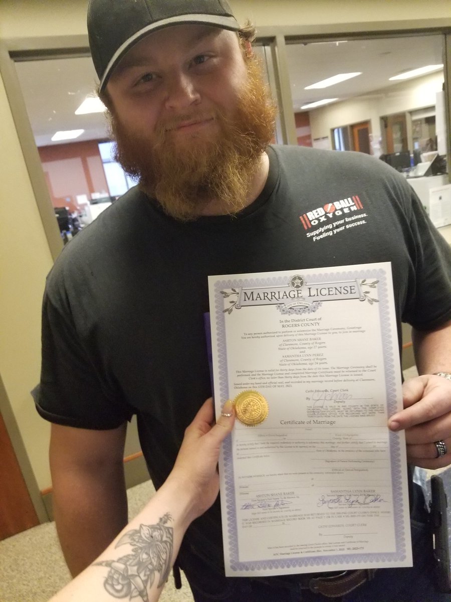 strongaswind13's tweet photo. IM GETTING MARRIED TODAY!!!🙌🙌😍❤ crazyyyy what can happen in 1 year! https://t.co/xK8ezXsk1r