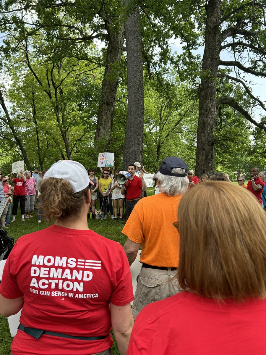 A beautiful day for moms to demand action on gun violence. Grateful for <a href="/RepMcGarvey/">Rep. Morgan McGarvey</a>’s support today! <a href="/MomsDemand/">Moms Demand Action</a> #FedUp #mothersday