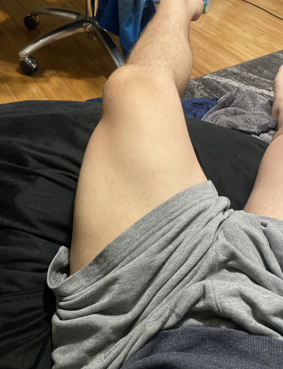 RealFunkySquad's tweet photo. i never really showed my quads. i still have a decent amount of fat but i’m definitely seeing some progress with them. hopefully in a year they’re massive https://t.co/qEBViNbJek