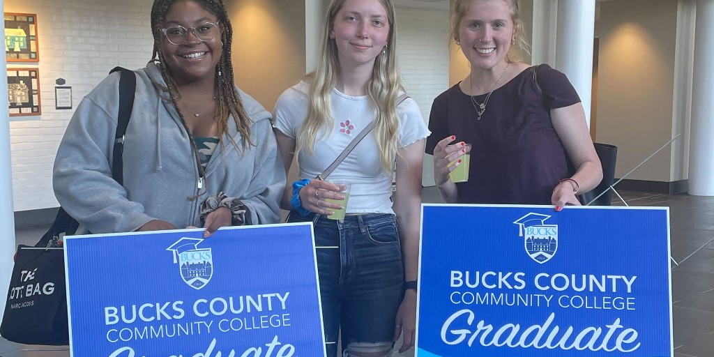 Bucks_edu's tweet photo. A few more pics from our Grad Fairs this week because we are so proud of our 2023 graduates + can't wait to celebrate them next Thursday! 🎓🎉
#BucksCCC #BucksCounty #CommunityCollege #BucksCountyPA #CommunityColleges #BucksCCCGrad #ClassOf2023 #CollegeDegree https://t.co/gDszeGRMLC