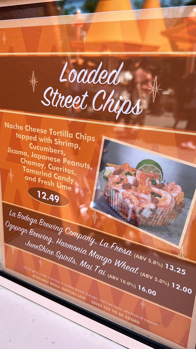 Tried the Loaded street chips for $13.50 at Cozy Cone 4 in DCA! This treat was incredible, crunchy and the champs just mixed in perfect. Super recommend this dish #disneyland #disneyfood
