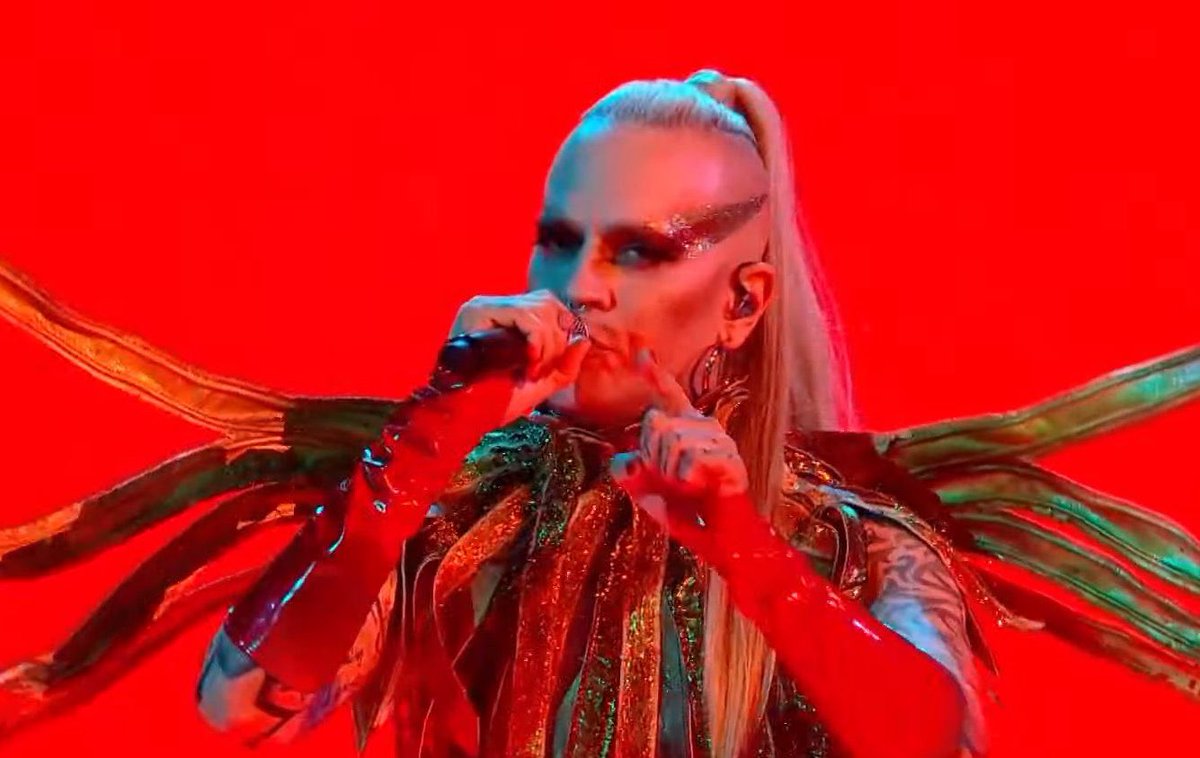olaladefua's tweet photo. Yo intentando igualarme la raya de un ojo con la del otro.
#Eurovision2023 https://t.co/vM29wOl0QB