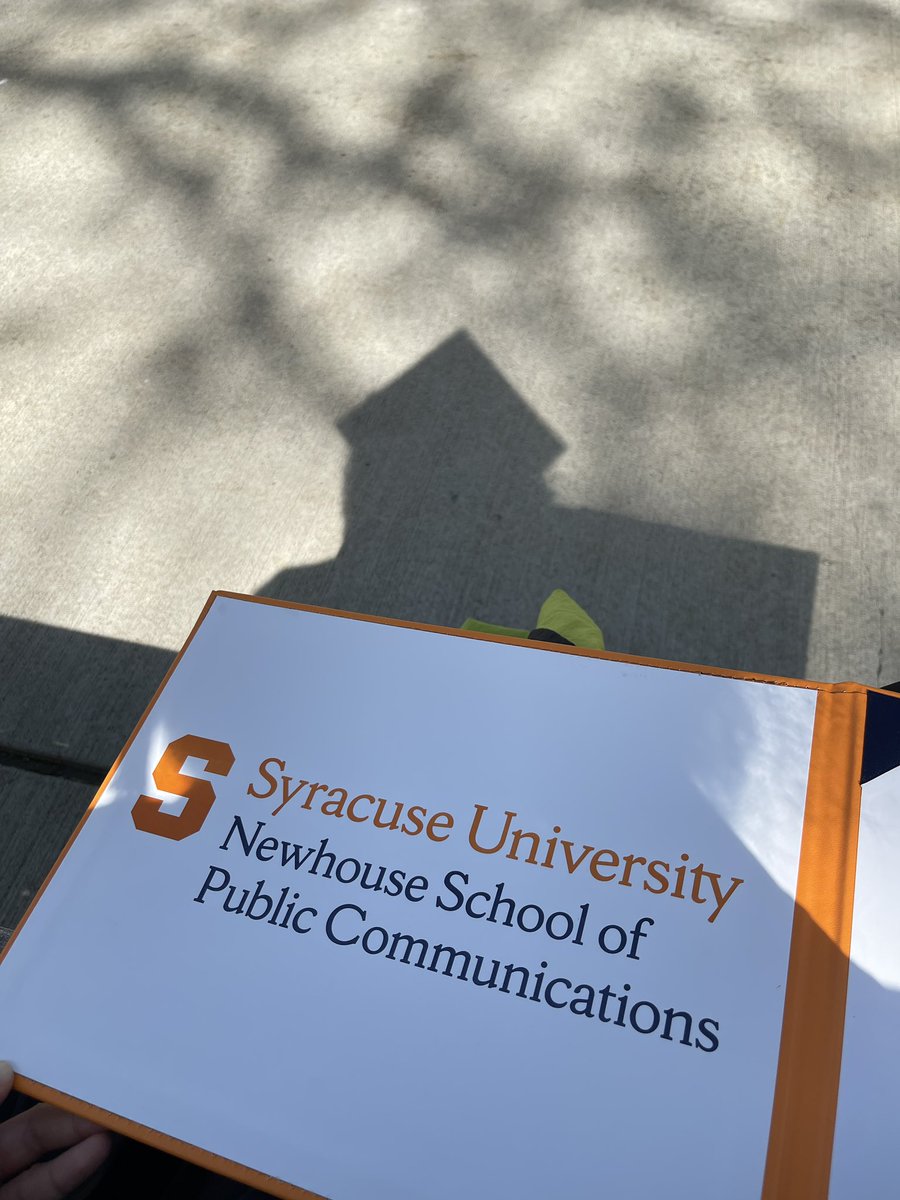 AlettaRen's tweet photo. 🎉🎓 https://t.co/ScwfcExVsu