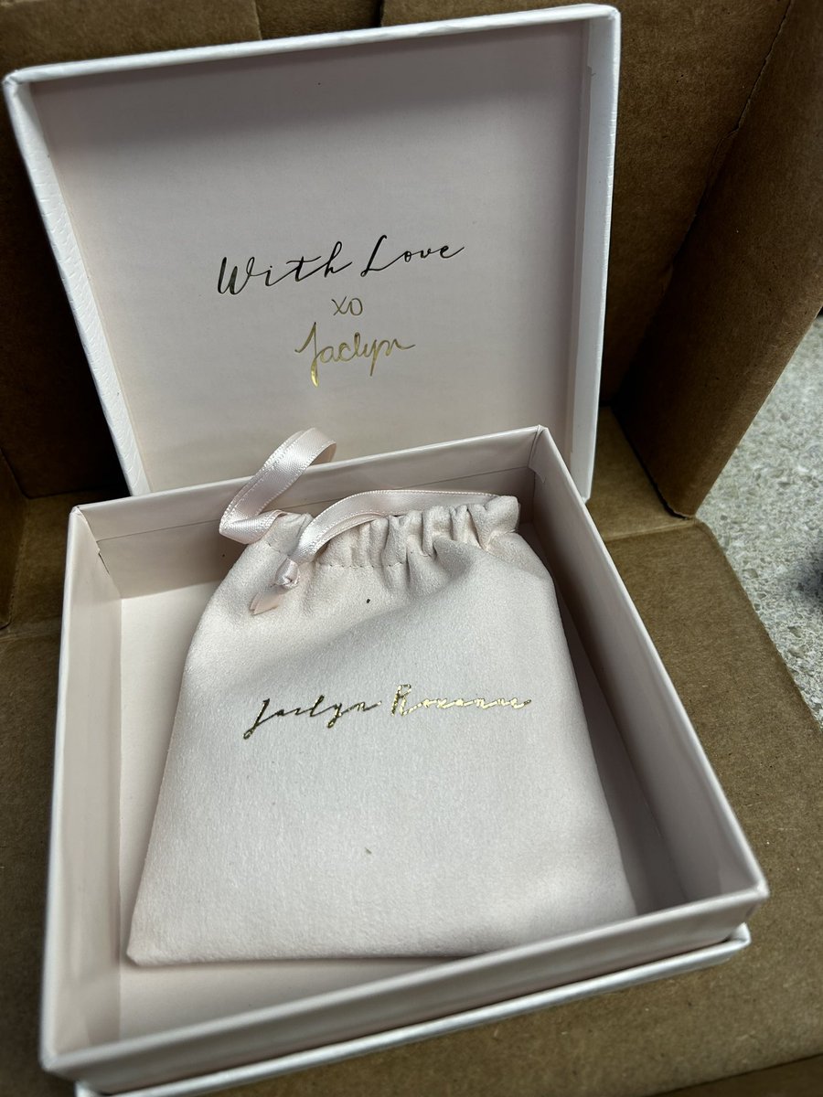 ohsnapitzcait's tweet photo. Just ordered my first item from @Jaclynhill’s jewelry website and I love it 😍 I got the liquid disks necklace in gold ❤️ https://t.co/4lVxiCeDbe