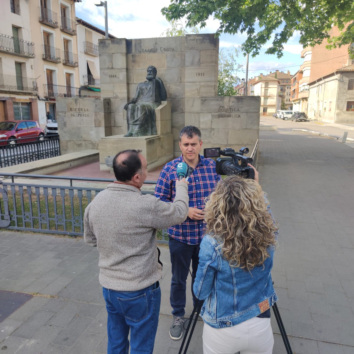 Tarde en Ribagorza,Graus y acto en Benabarre,donde hemos recuperado la candidatura.
De Ribagorza,es mi familia paterna,un territorio al que siempre me gusta volver.
Hoy hemos hablado,de energía,del sector primario y de turismo sostenible,una oportunidad que CHA queremos impulsar.