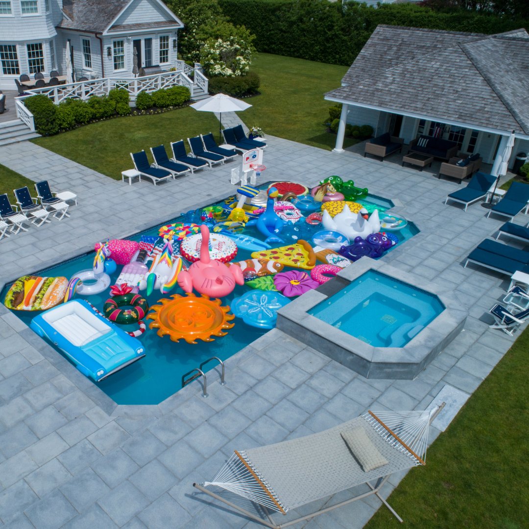 AmericanSale's tweet image. Make a splash this summer with our amazing selection of pool inflatables! From giant swans to cool floats, we have everything you need to have a fun-filled time in the sun 🌞🏊‍♂️💦 ⁠
⁠
Shop Inflatables In-Store or Online at AmericanSale.com⁠
⁠
⁠

#PoolInflatables⁠
⁠