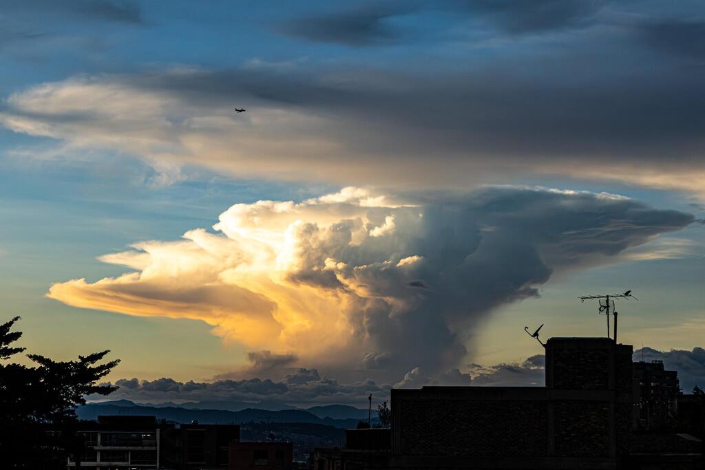 jets_private's tweet photo. An airplane taking of from SKBO (El Dorado, Bogota) with a storm in the background. #avgeek #aviation #flying https://t.co/nWZIpHqT40
