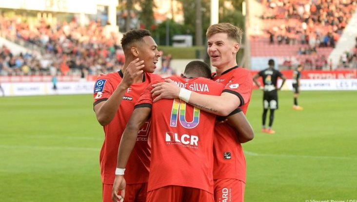 DFCO_Officiel's tweet photo. 🔚Le DFCO enchaîne avec une victoire 3 buts à 0 face à @AmiensSC 🔴

Le résumé 👉https://t.co/lluGYrayHq

L'album 📸👉https://t.co/9cI8pPBbbX

Les réactions 👉https://t.co/Xumi2dpvBr

#DFCOASC https://t.co/xhMrbBePPe