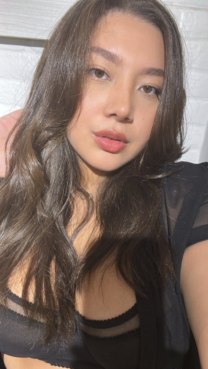 O06Val's tweet photo. ¿Y esta linda es cuál? 🧚🏻🤍 https://t.co/QfdGWv3GG8