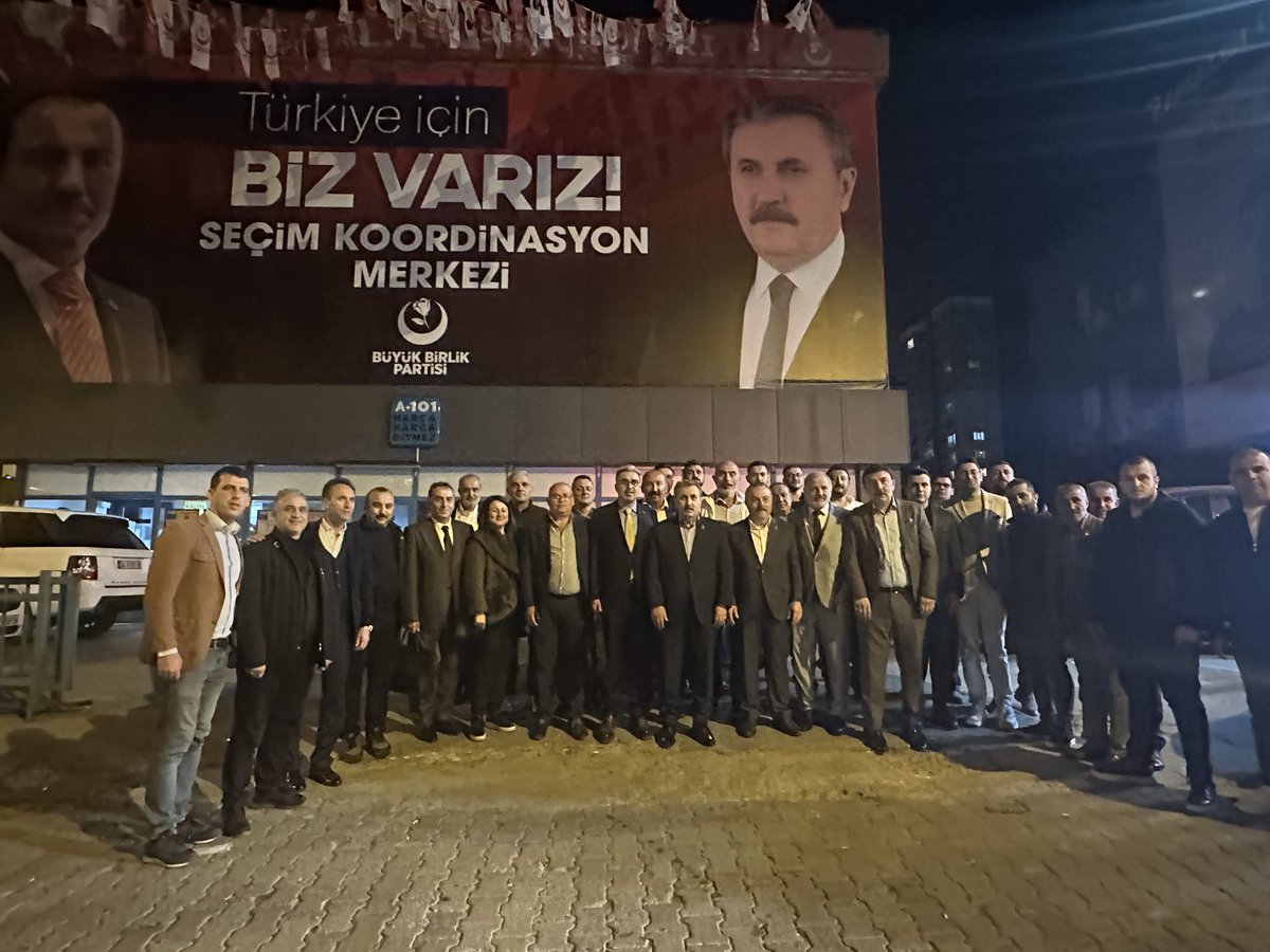 Fotoğrafta bulunan bulunmayan tüm dava arkadaşlarıma inançları, emekleri ve gayretleri için teşekkür ederim. 

Bu davanın sahibi Hak'tır.
Hak olan davada zafer muhakkaktır. ☝️🇹🇷

<a href="/Mustafa_Destici/">Mustafa Destici</a> <a href="/bbpgenelmerkez/">BÜYÜK BİRLİK PARTİSİ</a>