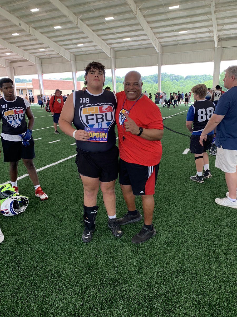 DanielSaye76's tweet photo. Great day of work competing at @FBUcamp with @77MMorais as my coach. I also received a ticket to FBU’s Top Gun in Naples, Florida. @RecruitGeorgia @Coach_Burks https://t.co/ZVsTqZ1d7i