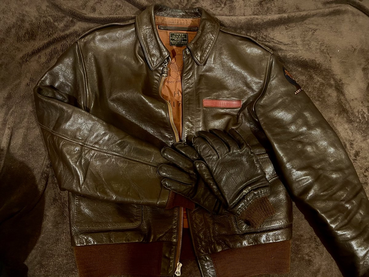 crasan0819's tweet image. #TOYSMcCOY #トイズマッコイ
 #A2jacket #A2
スティーブマックイーンが好きで好きで、A-2と言えばこれ。マッコイ。台襟無し馬革。