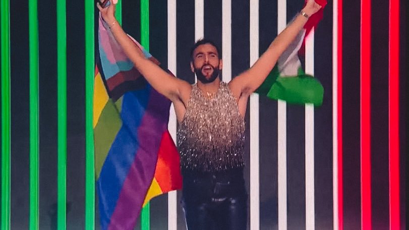 gmarcoc's tweet photo. Possono negare le nostre vite, portare le nostre famiglie in tribunale, veicolare odio, ma non potranno mai cancellare la nostra esistenza, le nostre battaglie, la nostra visibilità. Grazie @mengonimarco per averci portato sul palco di #Eurovision .

#LGBT #Eurovision2023 #ESCita https://t.co/G725afIrJu