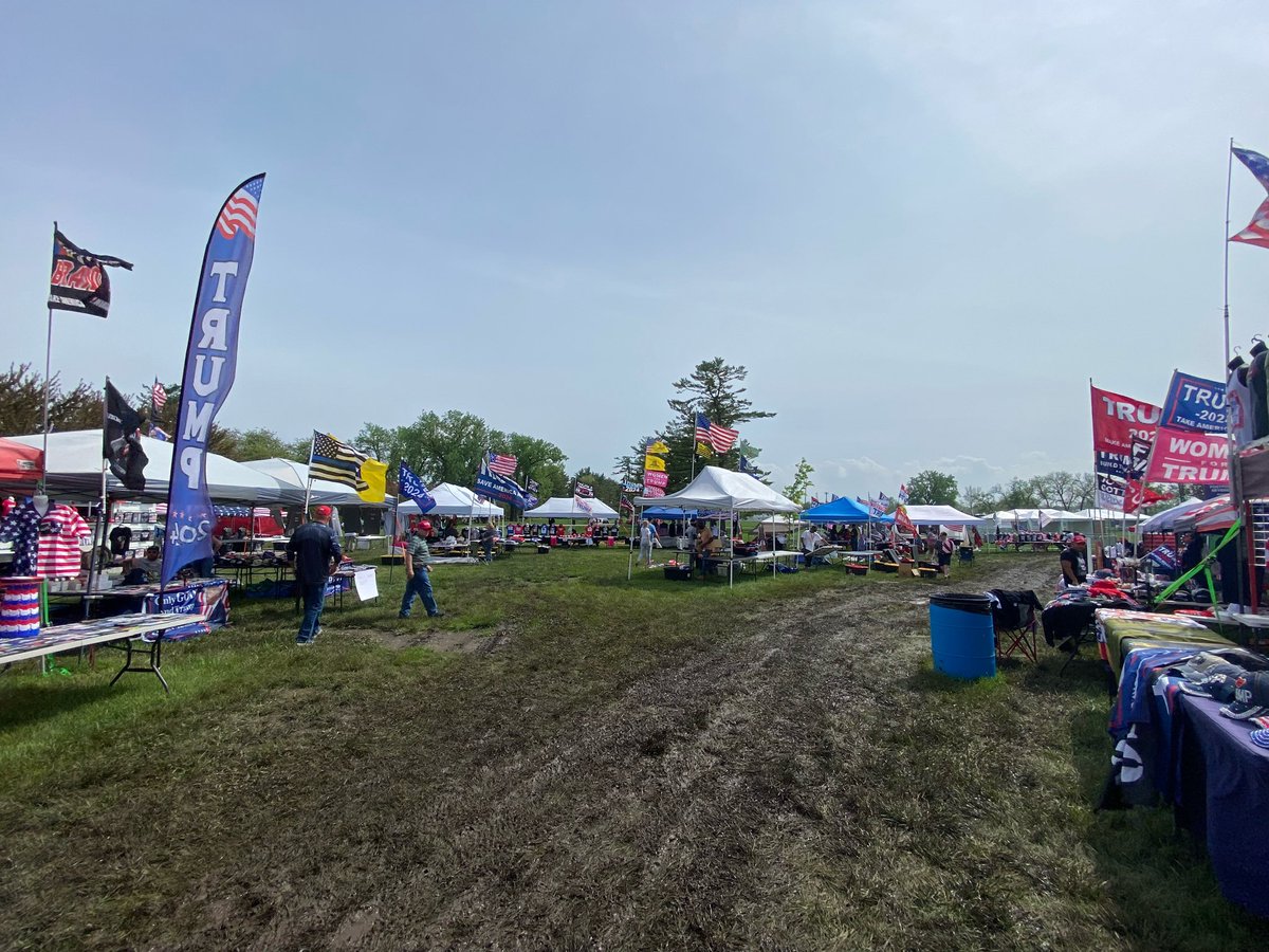 ddkochel's tweet image. Photos taken minutes after cancellation of the Trump “rally” in Des Moines, which was on its way to becoming an embarrassing bust. Note the lack of severe weather, which was cited as the reason for cancellation. Rough day for Team Trump.